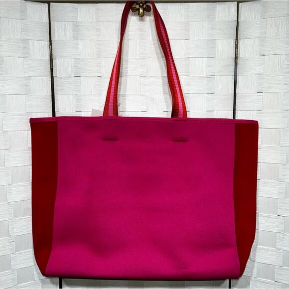 Summersalt x FABFITFUN Neoprene Beach Tote Bag Hot Pink Red - Picture 3 of 14